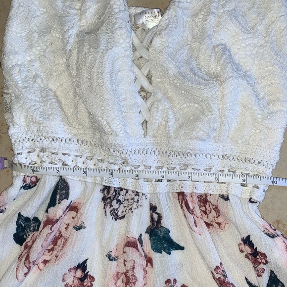 *SOLD ON OTHER SITE* Streetwear Society Floral Romper Size Medium - Picture 7 of 12